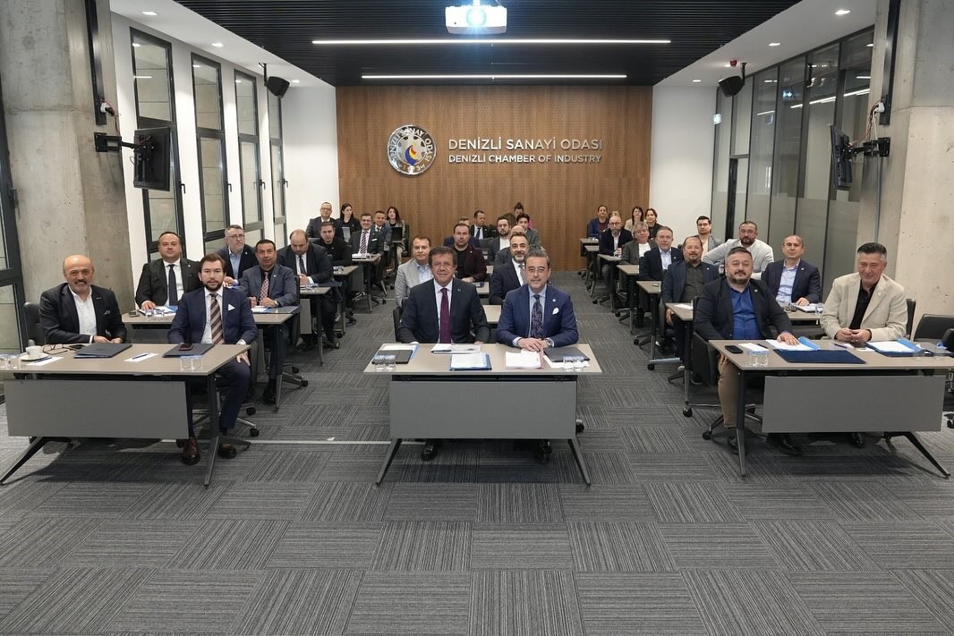 DSO Başkanı Kasapoğlu sanayisizleşme tehlikesine karşı uyardı
DSO Başkanı Kasapoğlu sanayisizleşme tehlikesine karşı uyardı