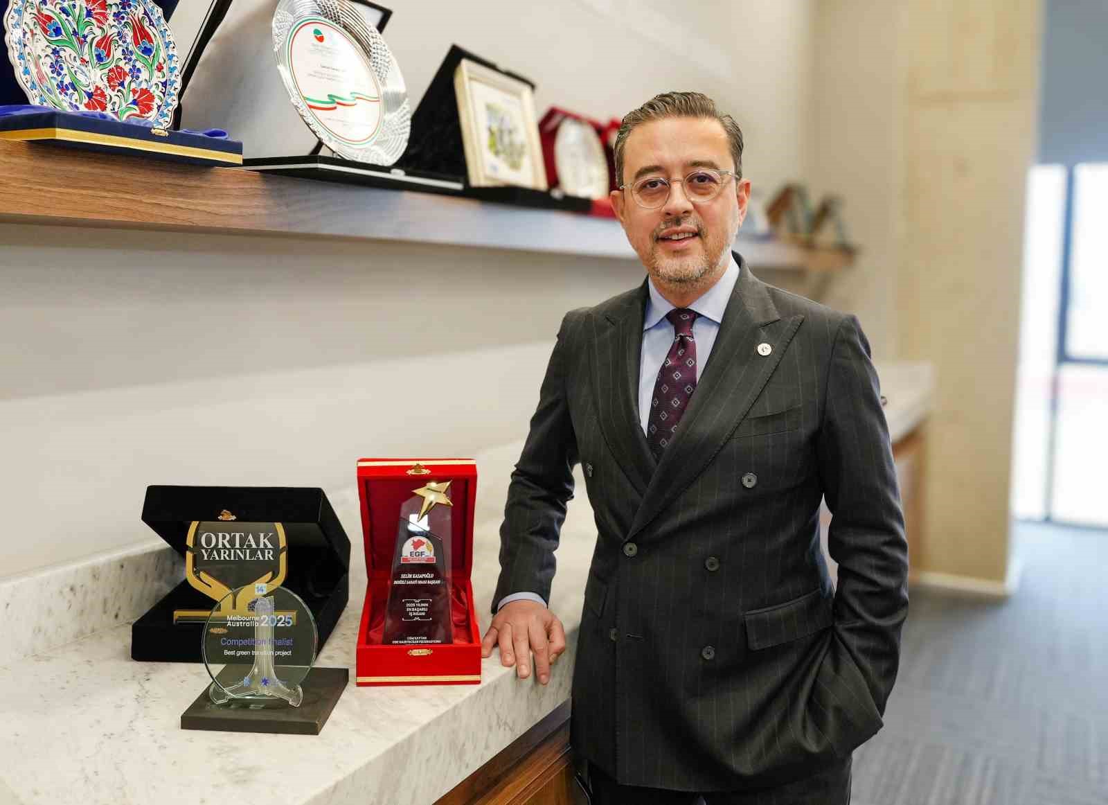 DSO Başkanı Selim Kasapoğlu’na ‘En Başarılı İş İnsanı’ ödülü
DSO Başkanı Selim Kasapoğlu’na ‘En Başarılı İş İnsanı’ ödülü