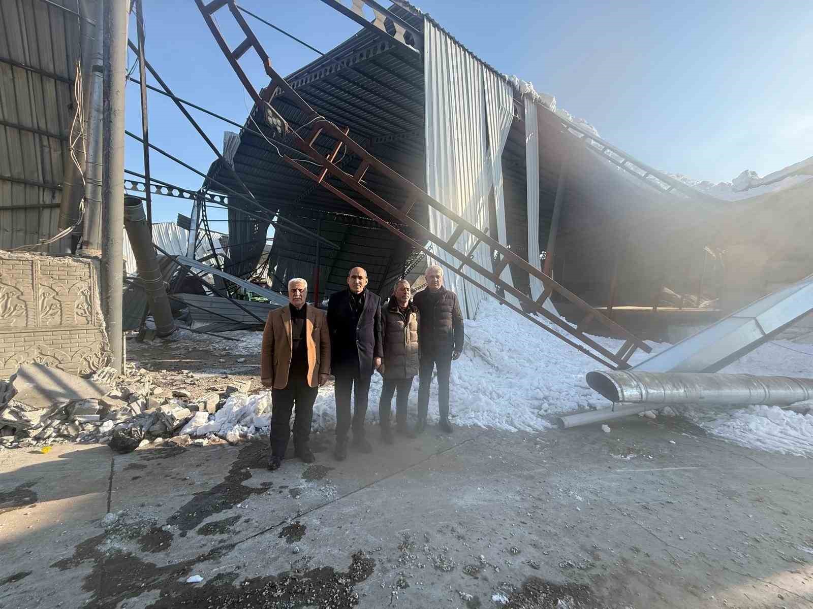 DTSO Başkan Vekili Erdal Avşar, fabrikaları zarar gören üreticilerle bir araya geldi
DTSO Başkan Vekili Erdal Avşar, fabrikaları zarar gören üreticilerle bir araya geldi