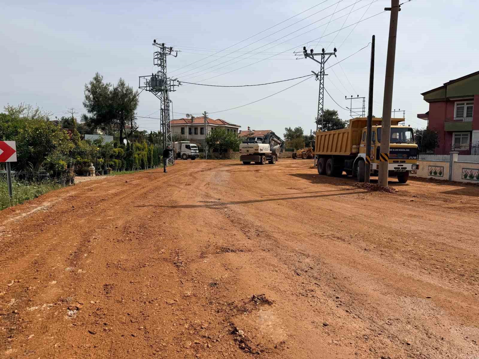 Duacı’da alt yapı çalışmaları tamamlanan 34 sokağa sıcak asfalt
