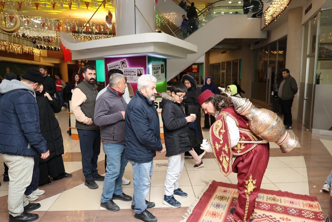 Dualar, ilahiler ve ezgilerle Pursaklar’da Ramazan başladı
Dualar, ilahiler ve ezgilerle Pursaklar’da Ramazan başladı