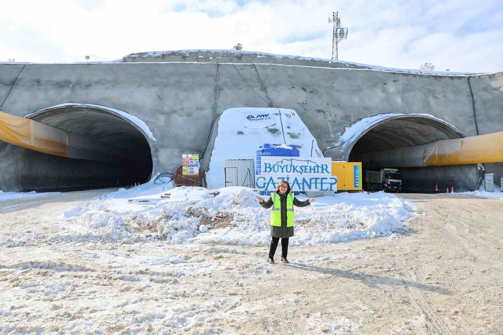 Dülük-OSB Tüneli’nin dörtte biri tamamlandı
