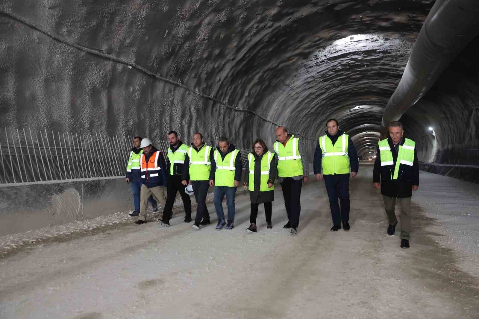 Dülük-OSB Tüneli’nin dörtte biri tamamlandı
