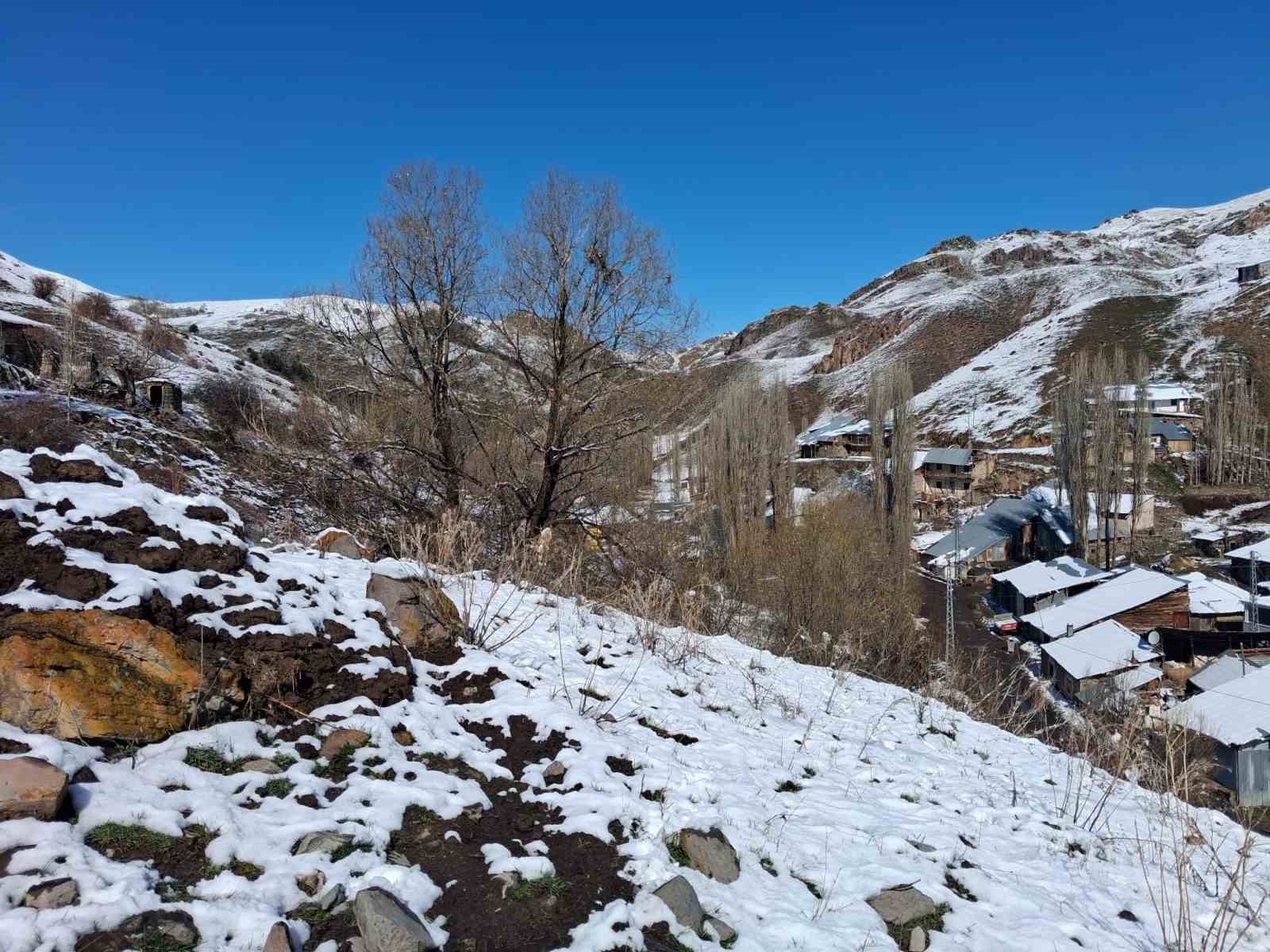 Dümbüllü Deresi’nde Nisan karı sürprizi
