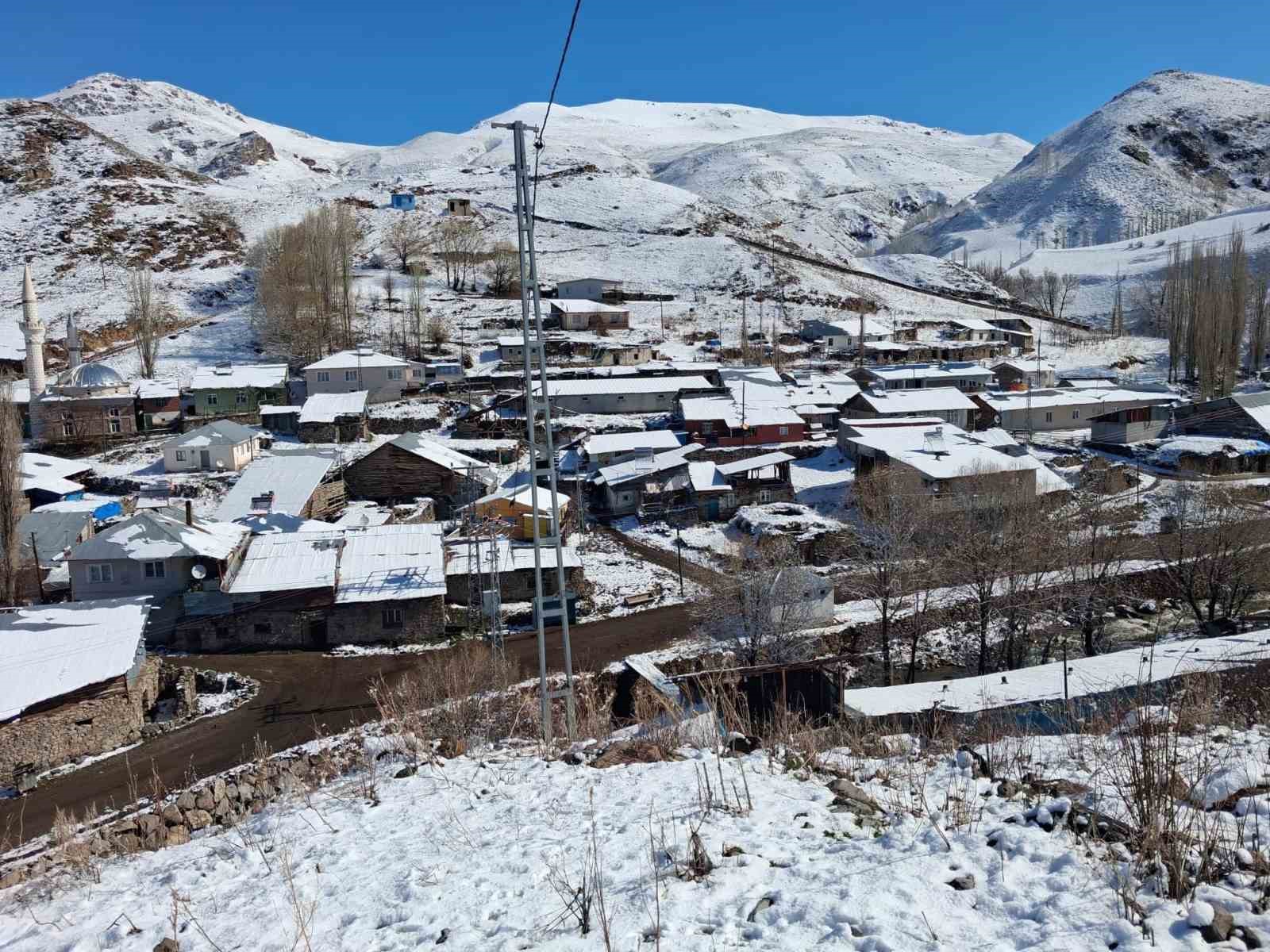 Dümbüllü Deresi’nde Nisan karı sürprizi
