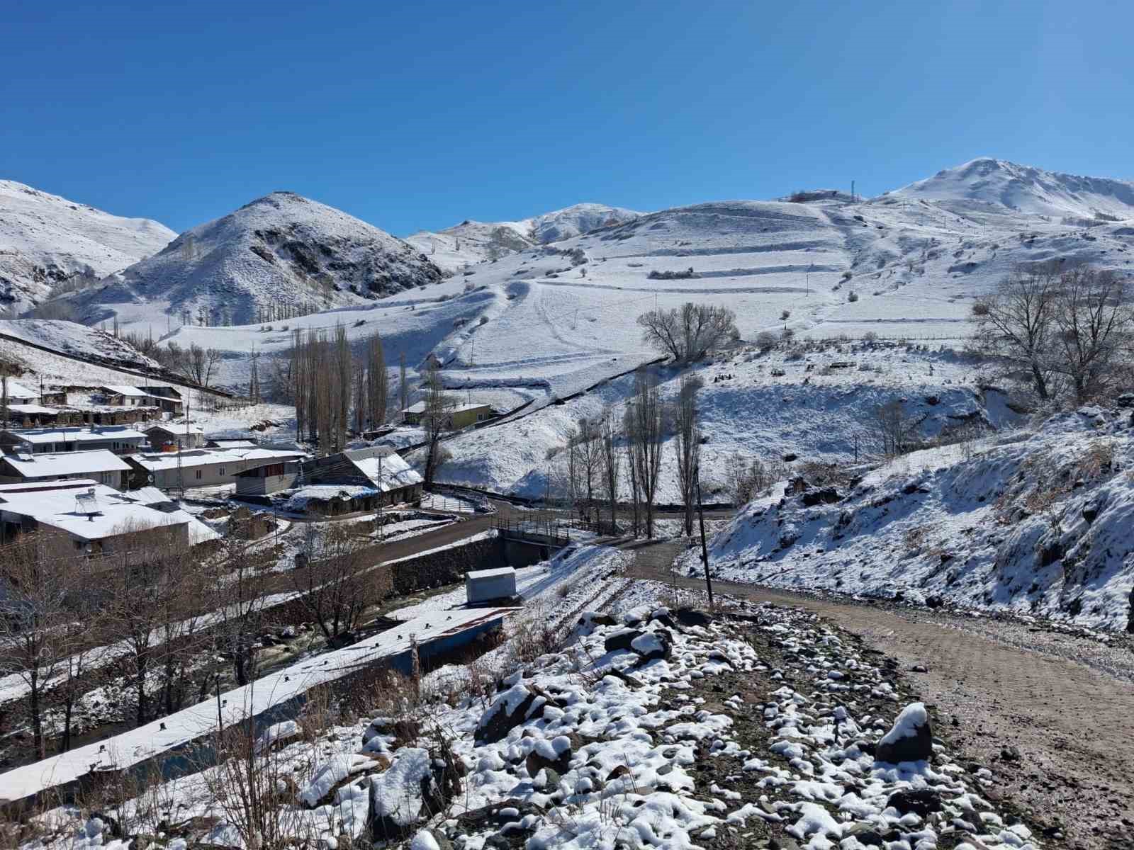 Dümbüllü Deresi’nde Nisan karı sürprizi
