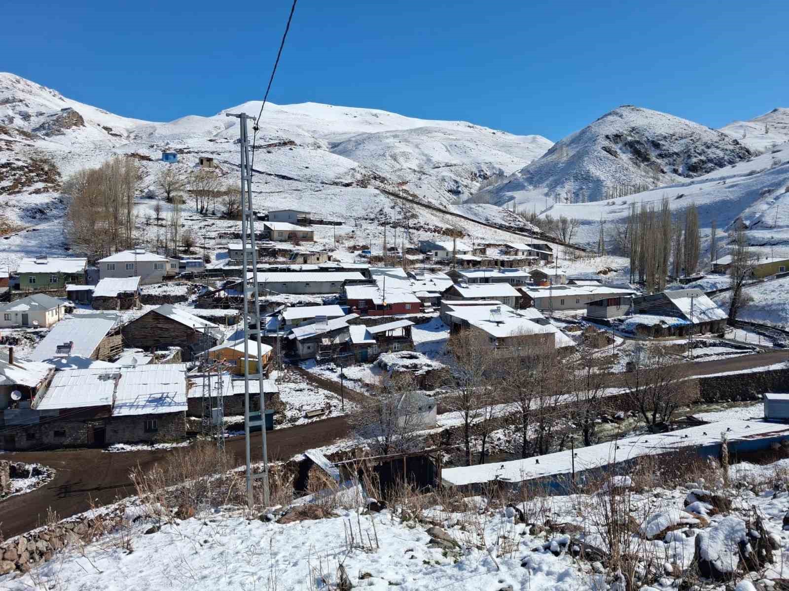 Dümbüllü Deresi’nde Nisan karı sürprizi
