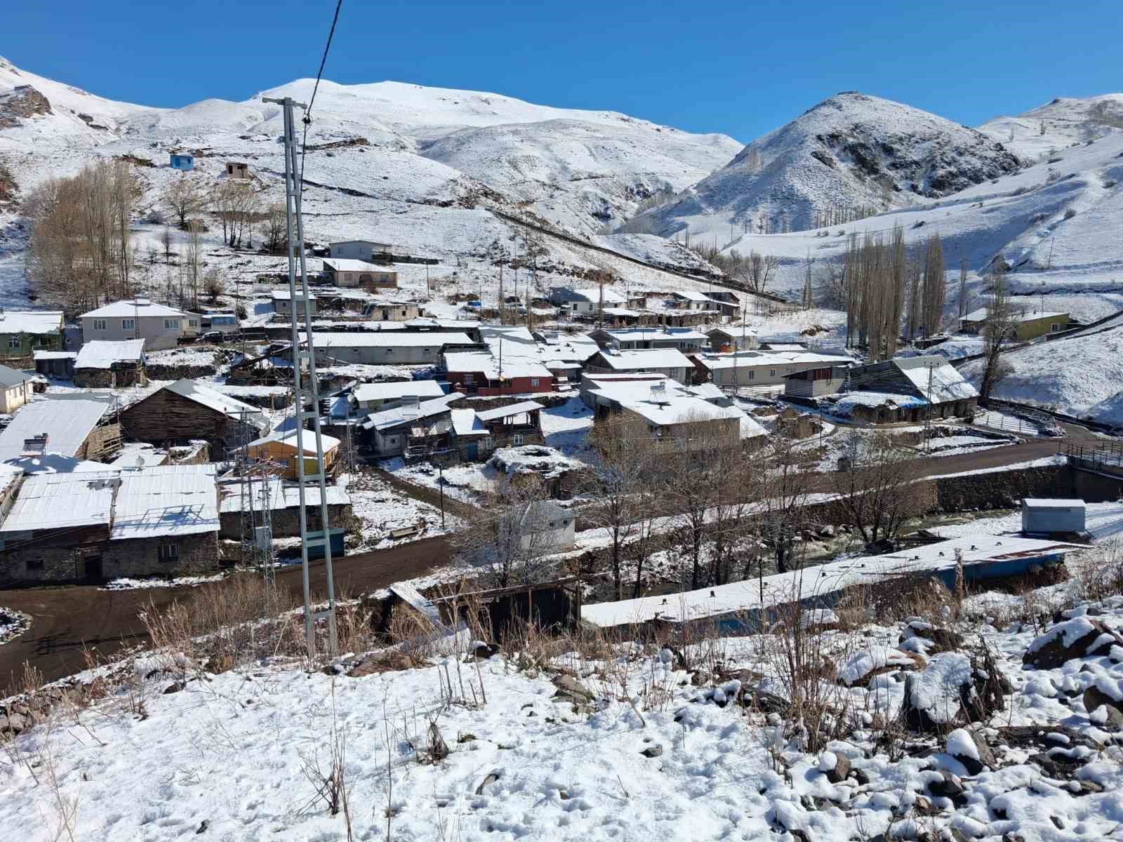 Dümbüllü Deresi’nde Nisan karı sürprizi
