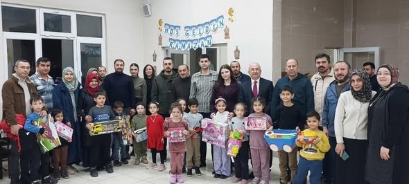 Dumlupınar Kaymakamı Teltik, minik öğrencilerle iftar sofrasında buluştu
