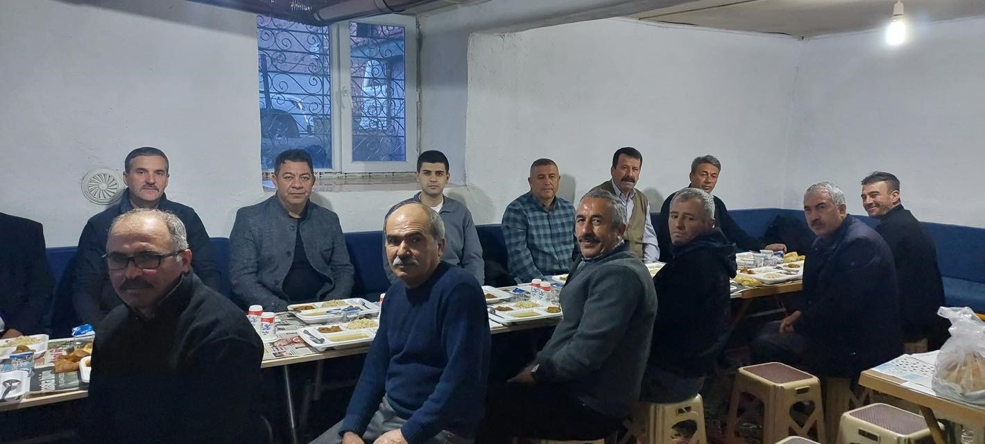 Dumlupınar Kaymakamı Teltik, muhtarlarla iftar yemeğinde bir araya geldi
