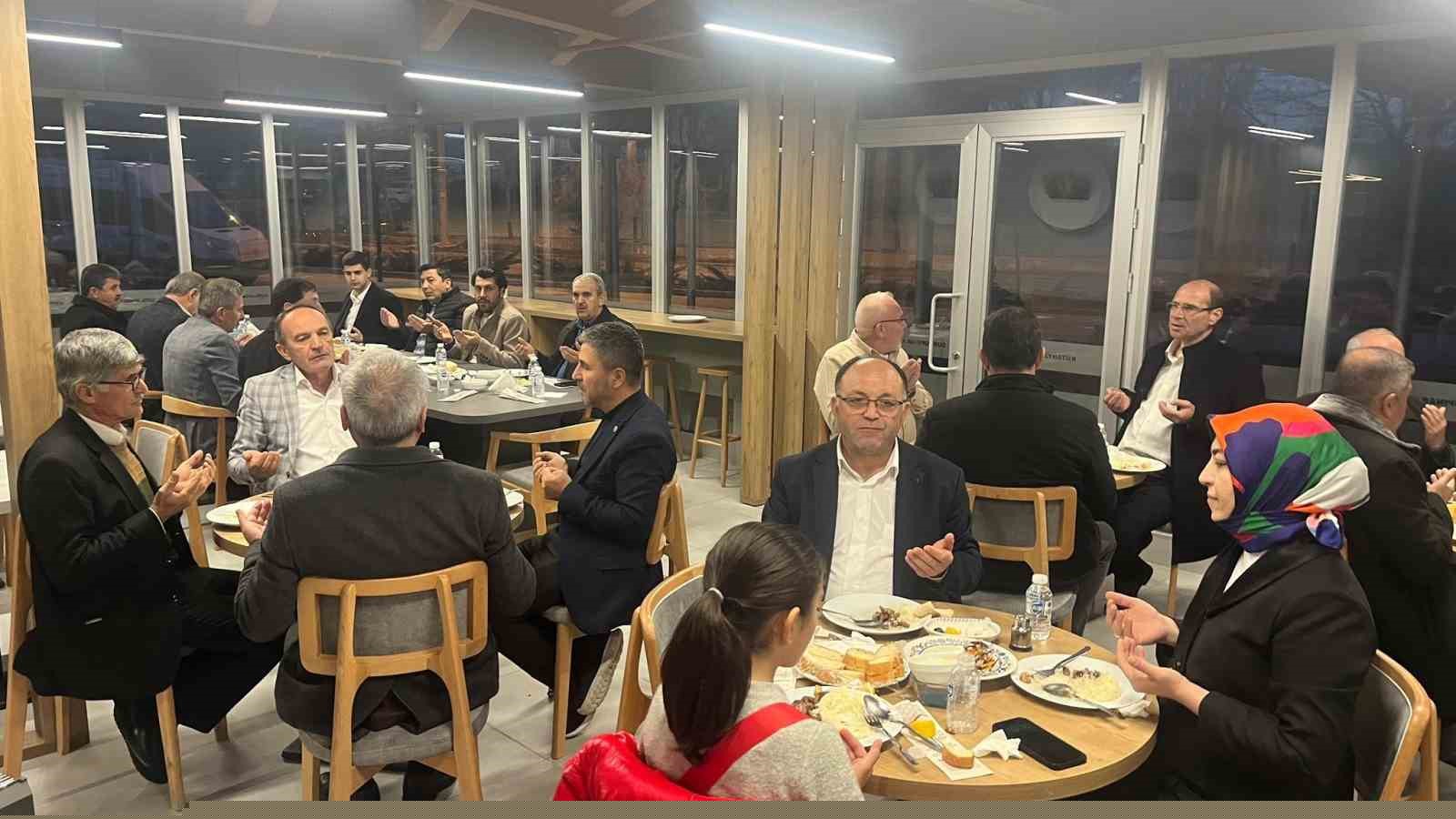 Dumlupınar’da İl Genel Meclis üyeleriyle iftar

