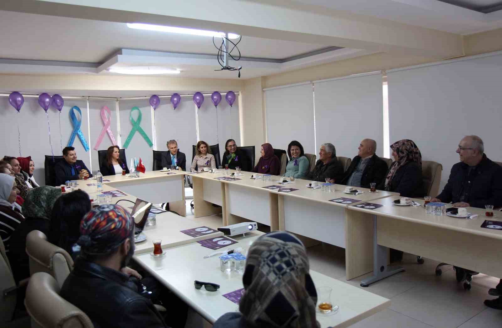 Dünya Kanser Gününde hastalar bir araya geldi
