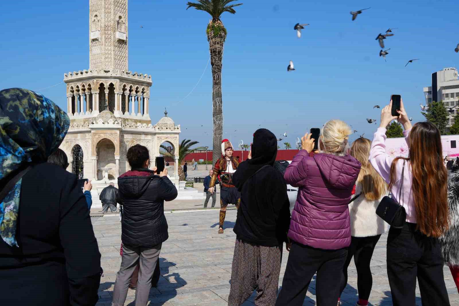 Dünya meydanlarında bir ’Efe’: Ege’nin zeybeğini Avrupa’ya taşıdı
Dünya meydanlarında bir ’Efe’: Ege’nin zeybeğini Avrupa’ya taşıdı