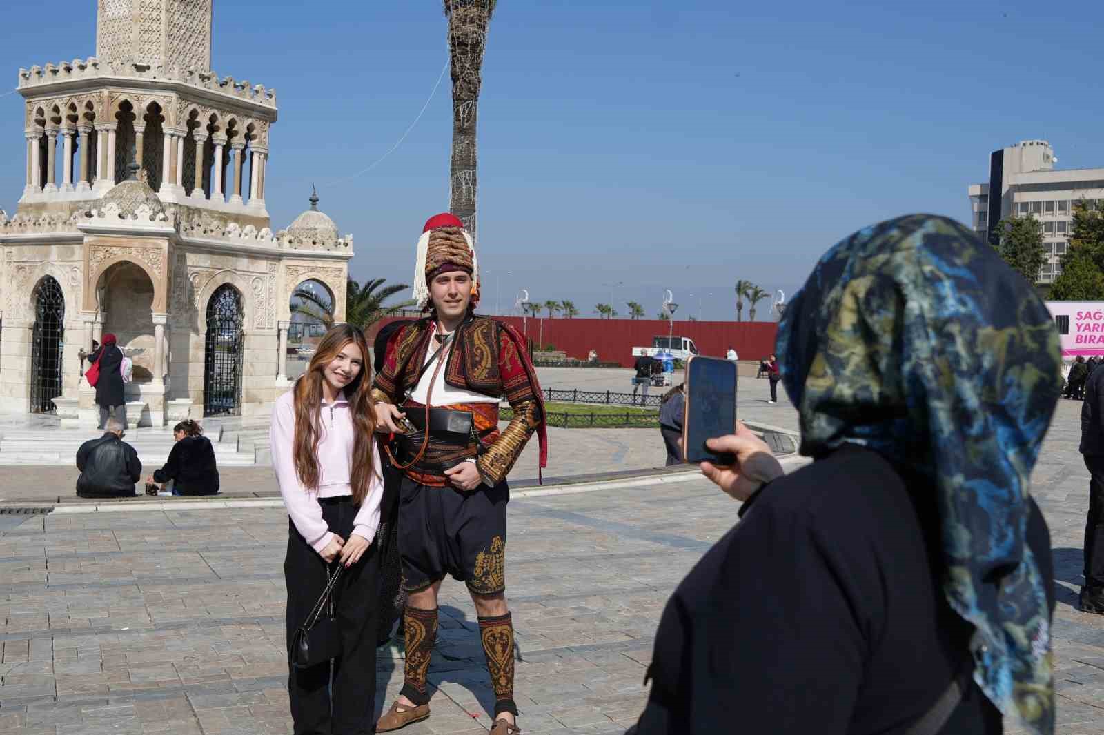 Dünya meydanlarında bir ’Efe’: Ege’nin zeybeğini Avrupa’ya taşıdı
Dünya meydanlarında bir ’Efe’: Ege’nin zeybeğini Avrupa’ya taşıdı
