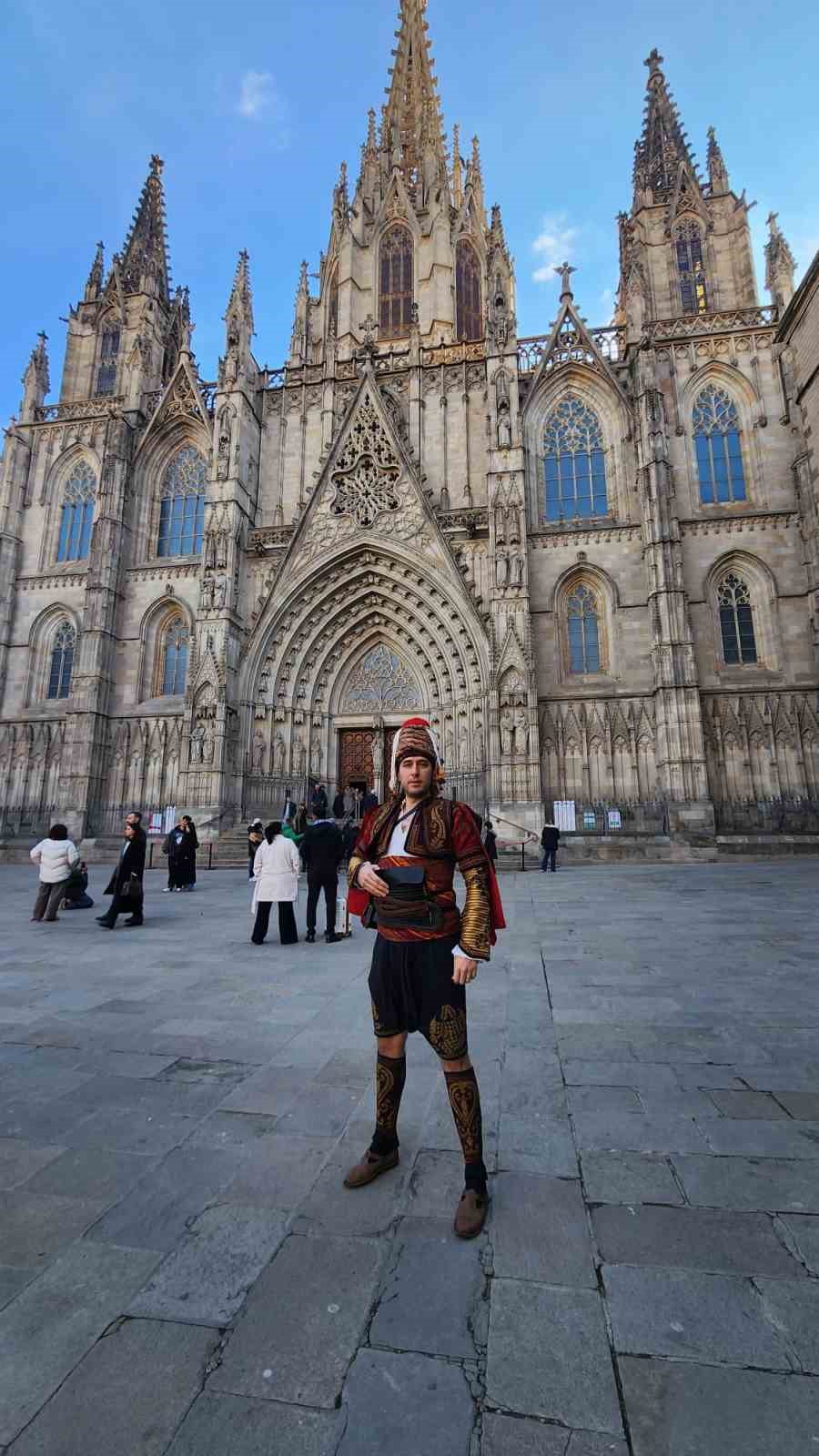 Dünya meydanlarında bir ’Efe’: Ege’nin zeybeğini Avrupa’ya taşıdı
Dünya meydanlarında bir ’Efe’: Ege’nin zeybeğini Avrupa’ya taşıdı