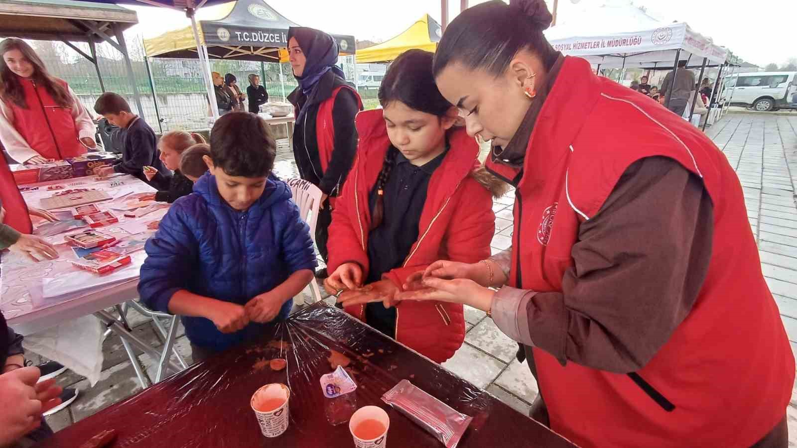 Dünya Romanlar Günü’nde gençlerden anlamlı buluşma
