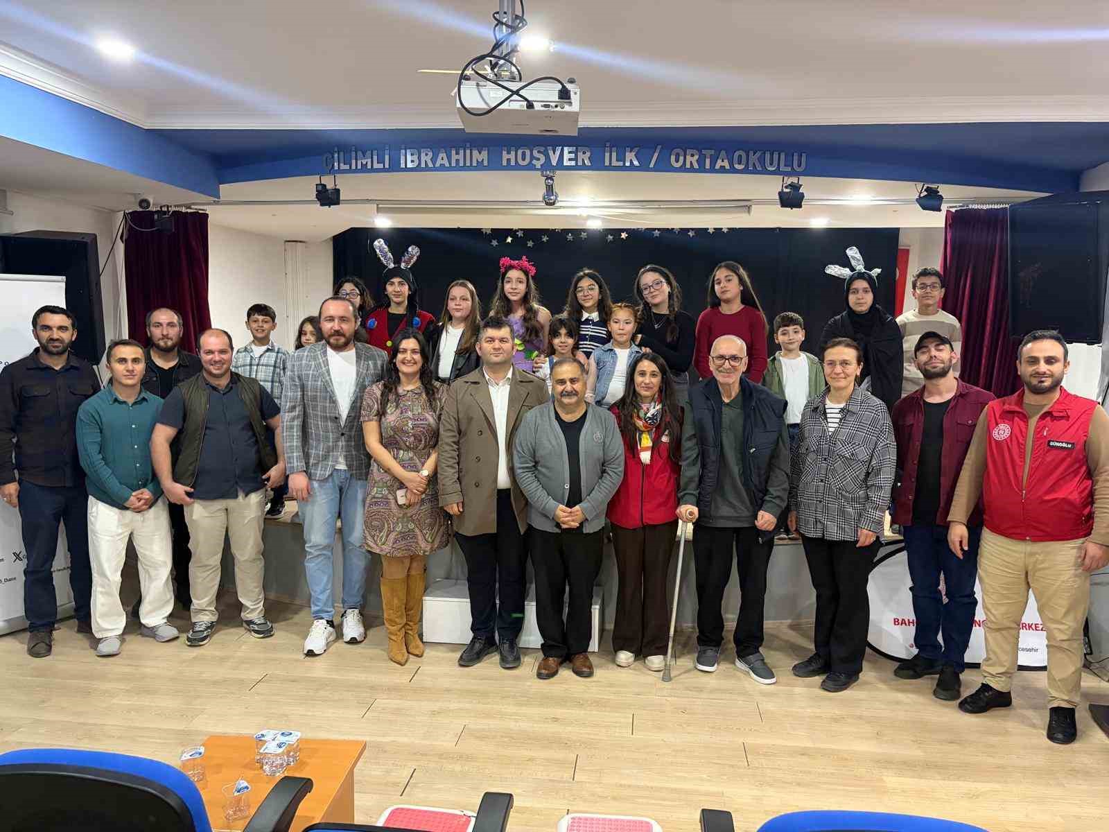 Dünya Tiyatrolar Günü’nde "Plastik Rüyalar" sahnelendi
