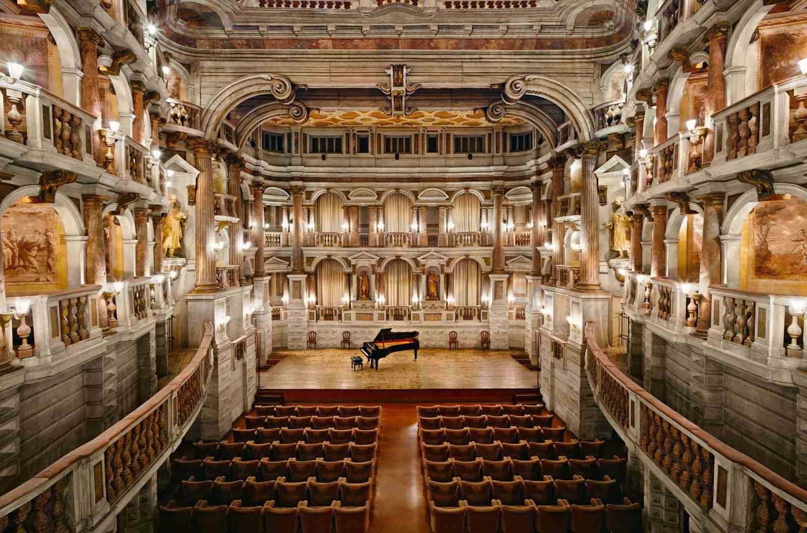 Dünyaca ünlü fotoğrafçı Ahmet Ertuğ Trendyol Sanat desteğiyle Venedik sahnesinde
