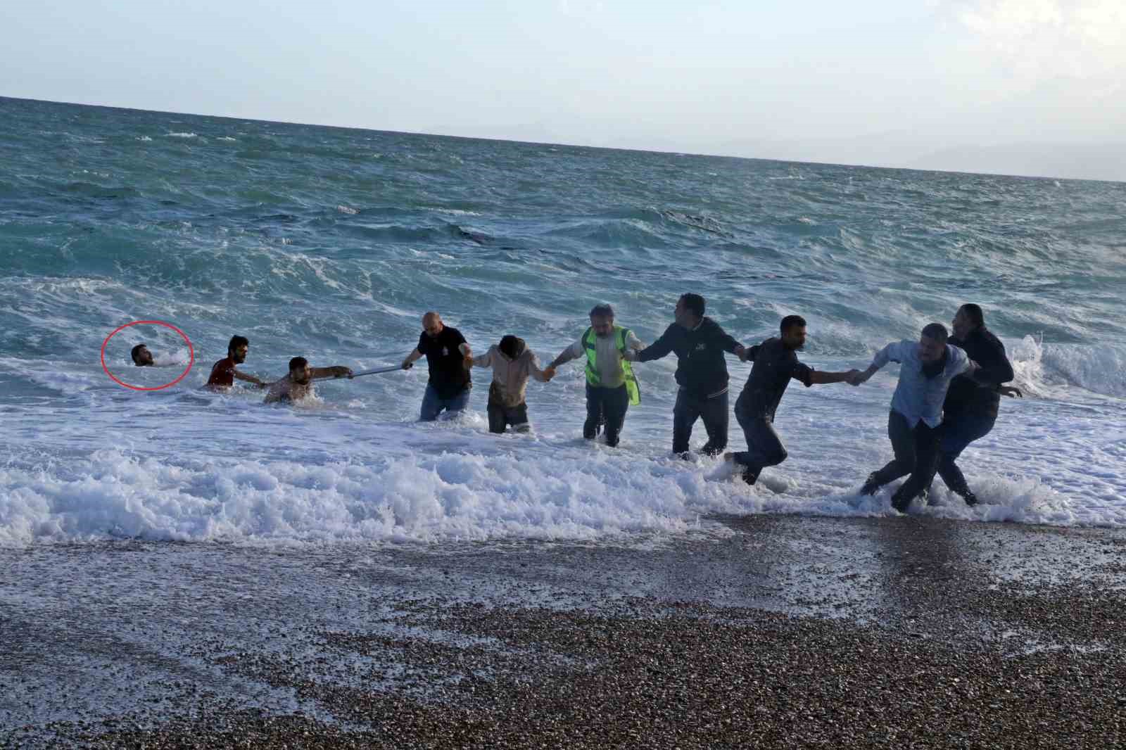 Dünyaca ünlü sahilde can pazarı: 2 kardeş kurtuldu, kuzen hayatını kaybetti
