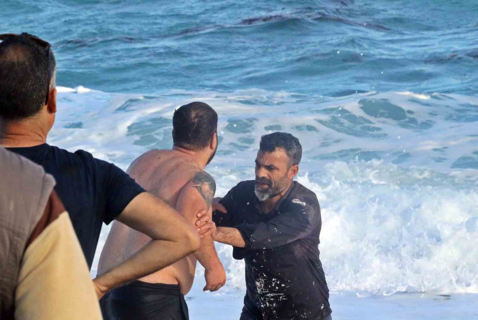 Dünyaca ünlü sahilde can pazarı: 2 kardeş kurtuldu, kuzen hayatını kaybetti
