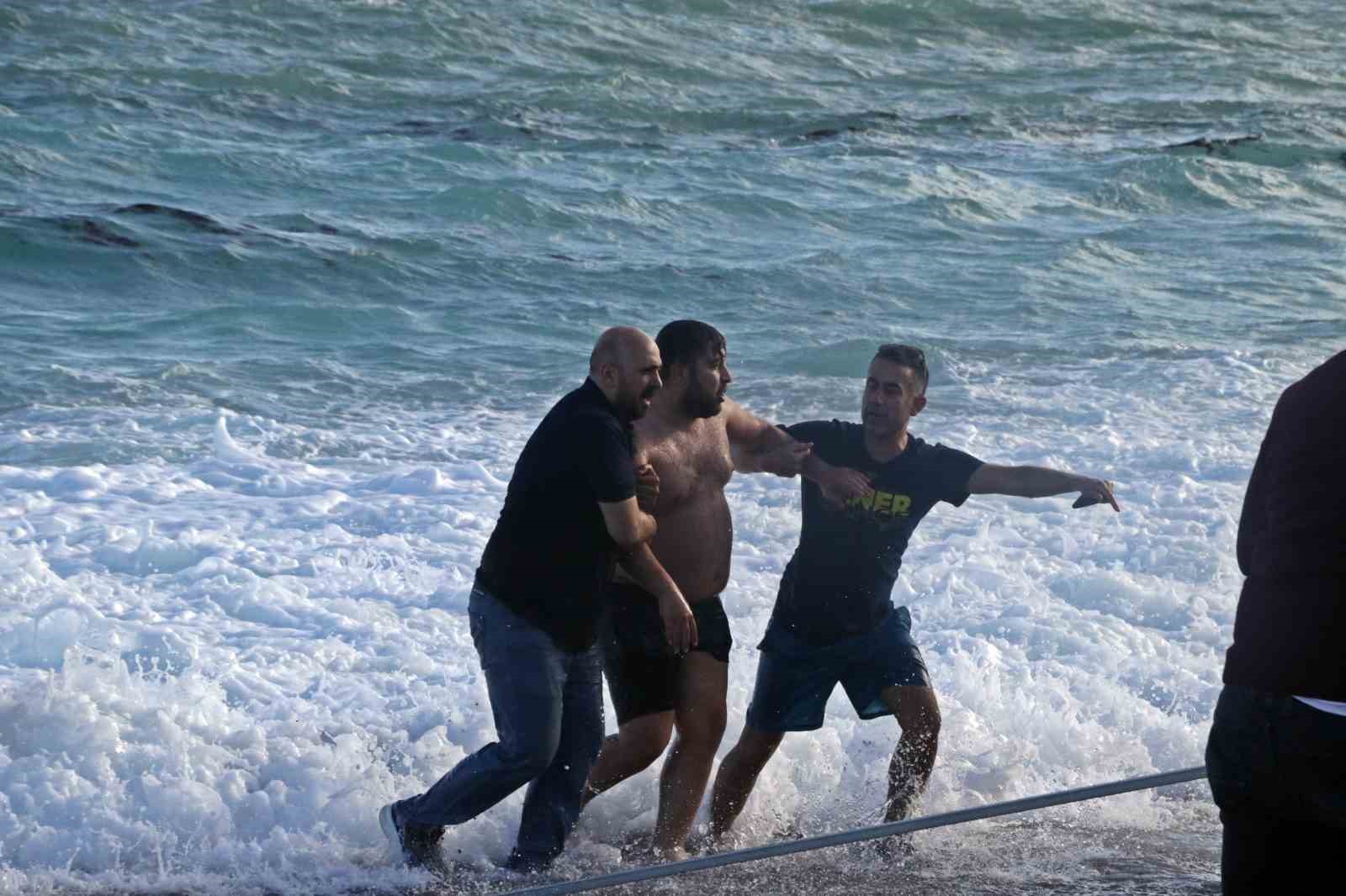 Dünyaca ünlü sahilde can pazarı: 2 kardeş kurtuldu, kuzen hayatını kaybetti
