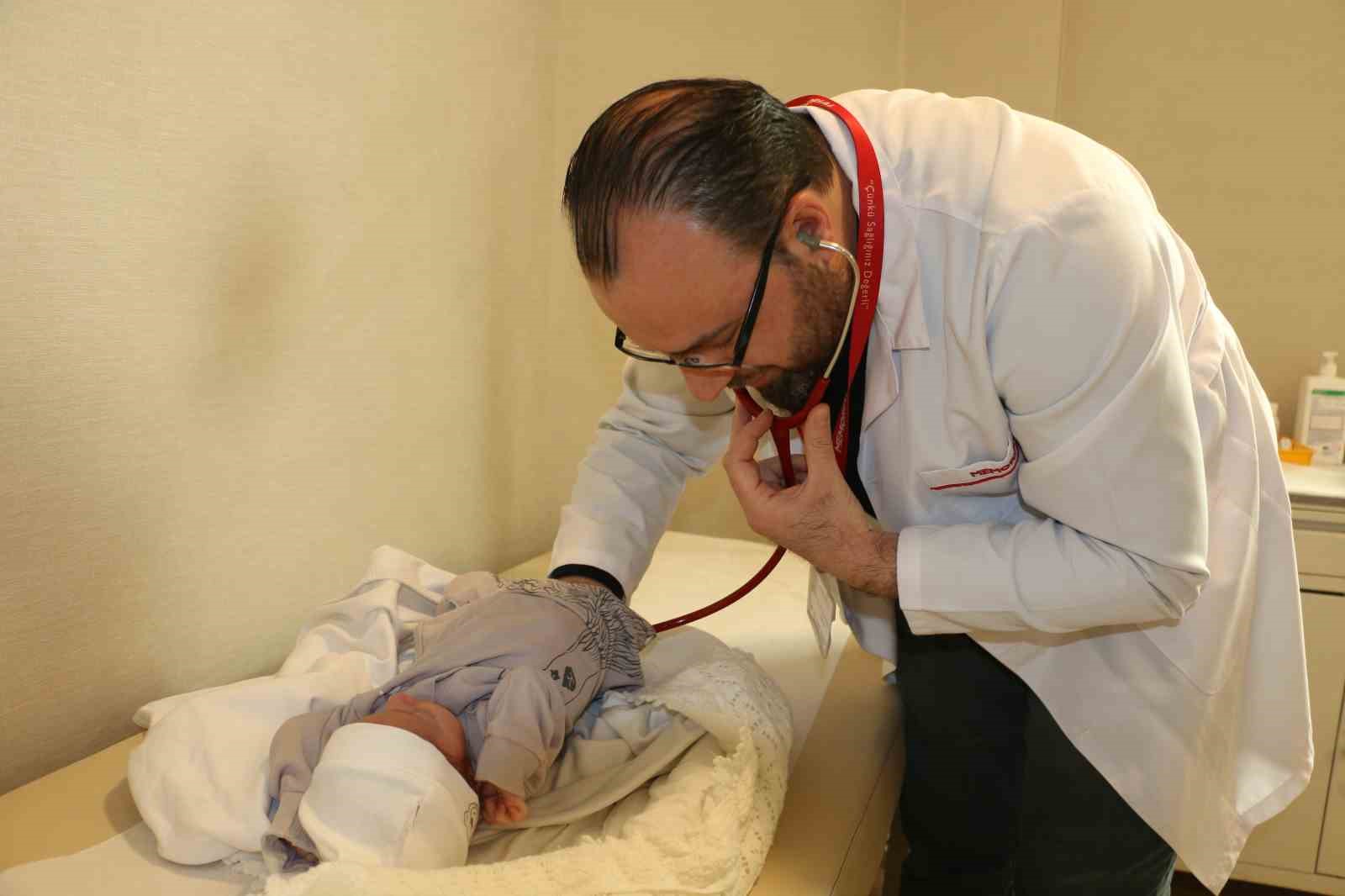 Dünyada 5 binde bir görülüyor: Yemek borusu kapalı doğan bebek, ameliyat ile sağlığına kavuştu
