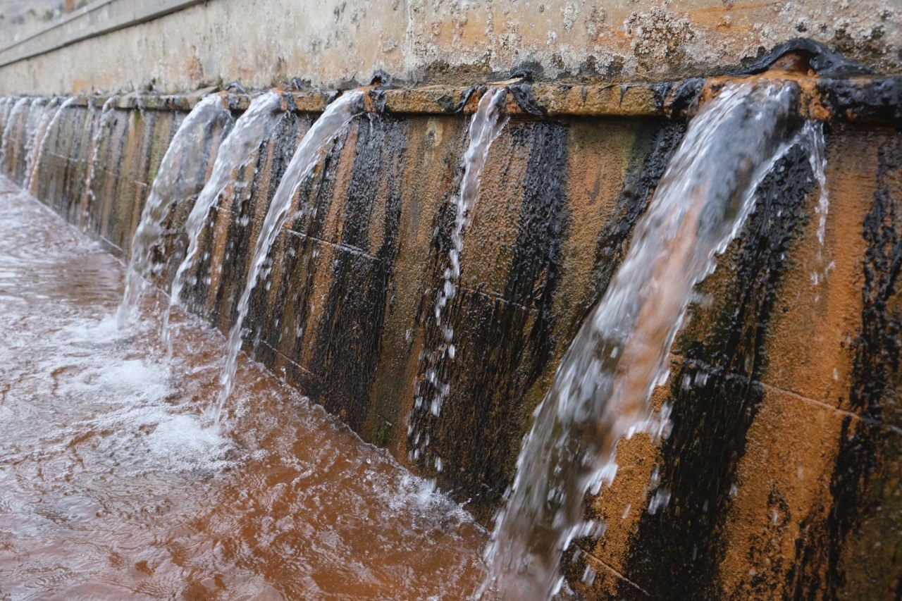 Dünyada nadir görülen doğal oluşum: 5 ayrı su aynı noktadan çıkıyor
