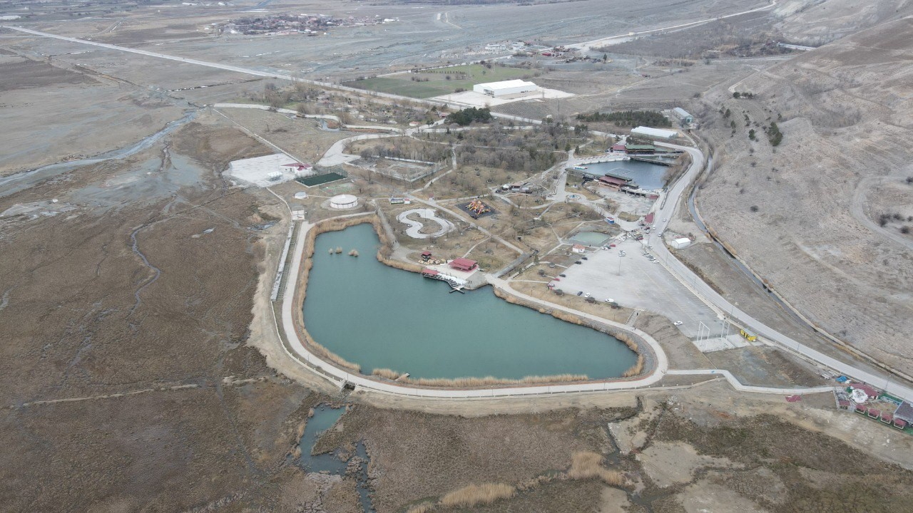 Dünyada nadir görülen doğal oluşum: 5 ayrı su aynı noktadan çıkıyor
