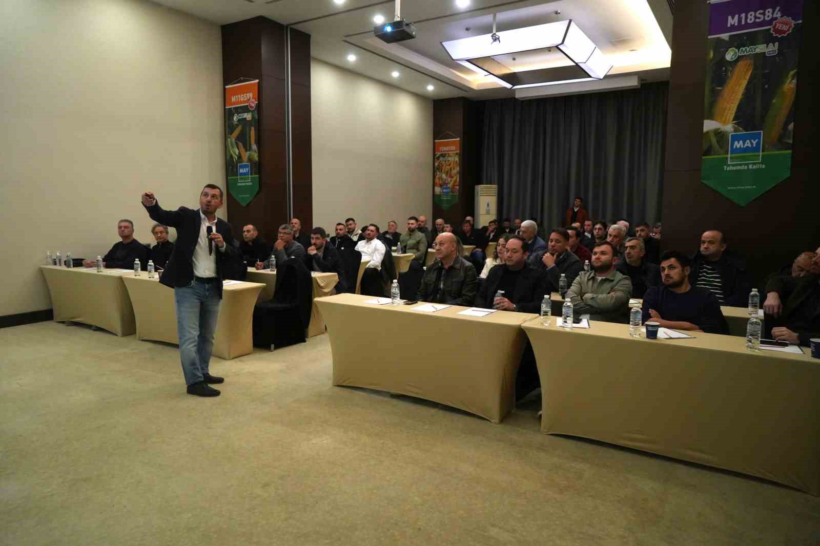 Dünyanın dört bir yanına tohum ihraç eden firmadan Samsun’da çiftçilere eğitim
Dünyanın dört bir yanına tohum ihraç eden firmadan Samsun’da çiftçilere eğitim