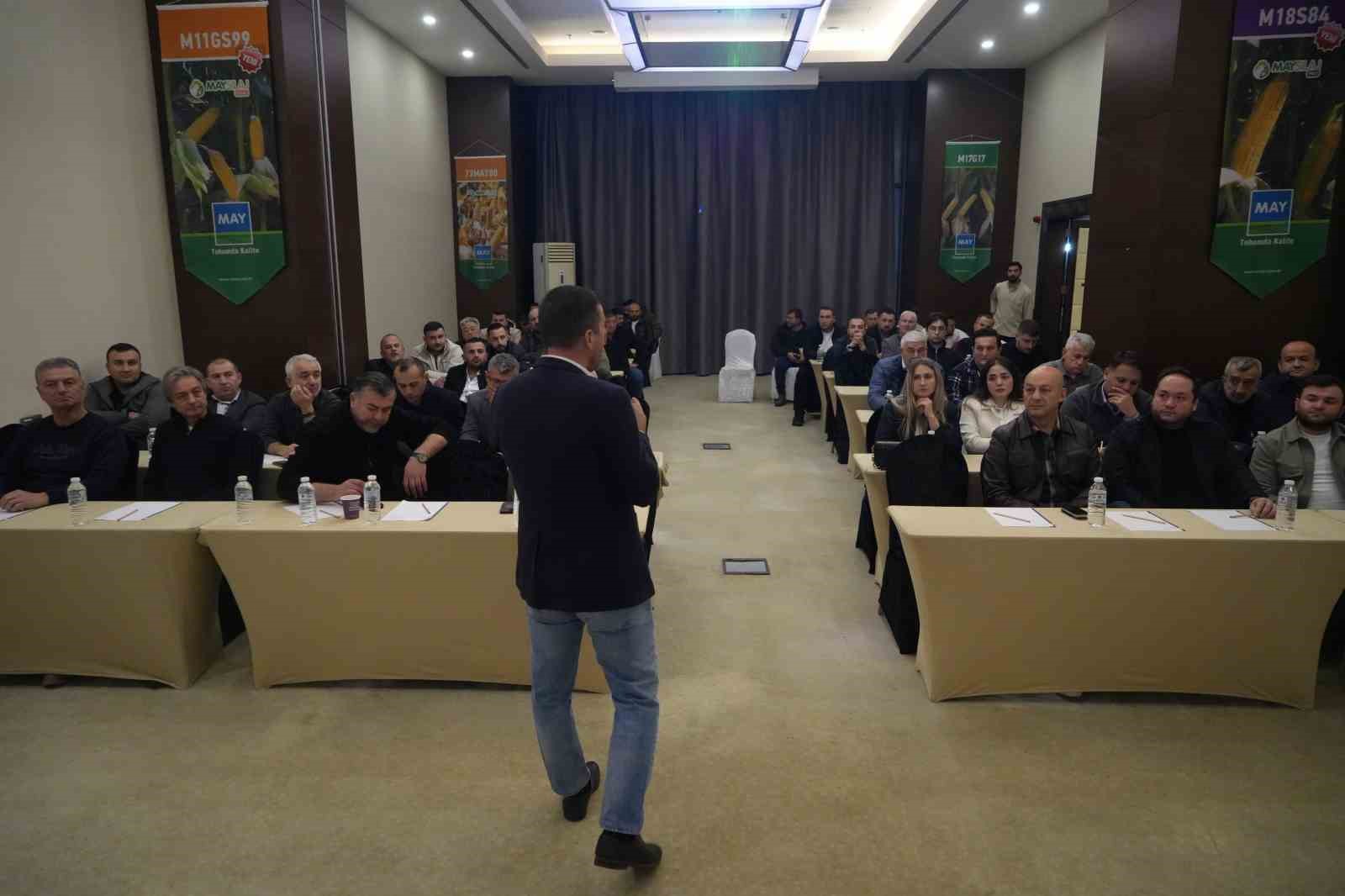 Dünyanın dört bir yanına tohum ihraç eden firmadan Samsun’da çiftçilere eğitim
Dünyanın dört bir yanına tohum ihraç eden firmadan Samsun’da çiftçilere eğitim