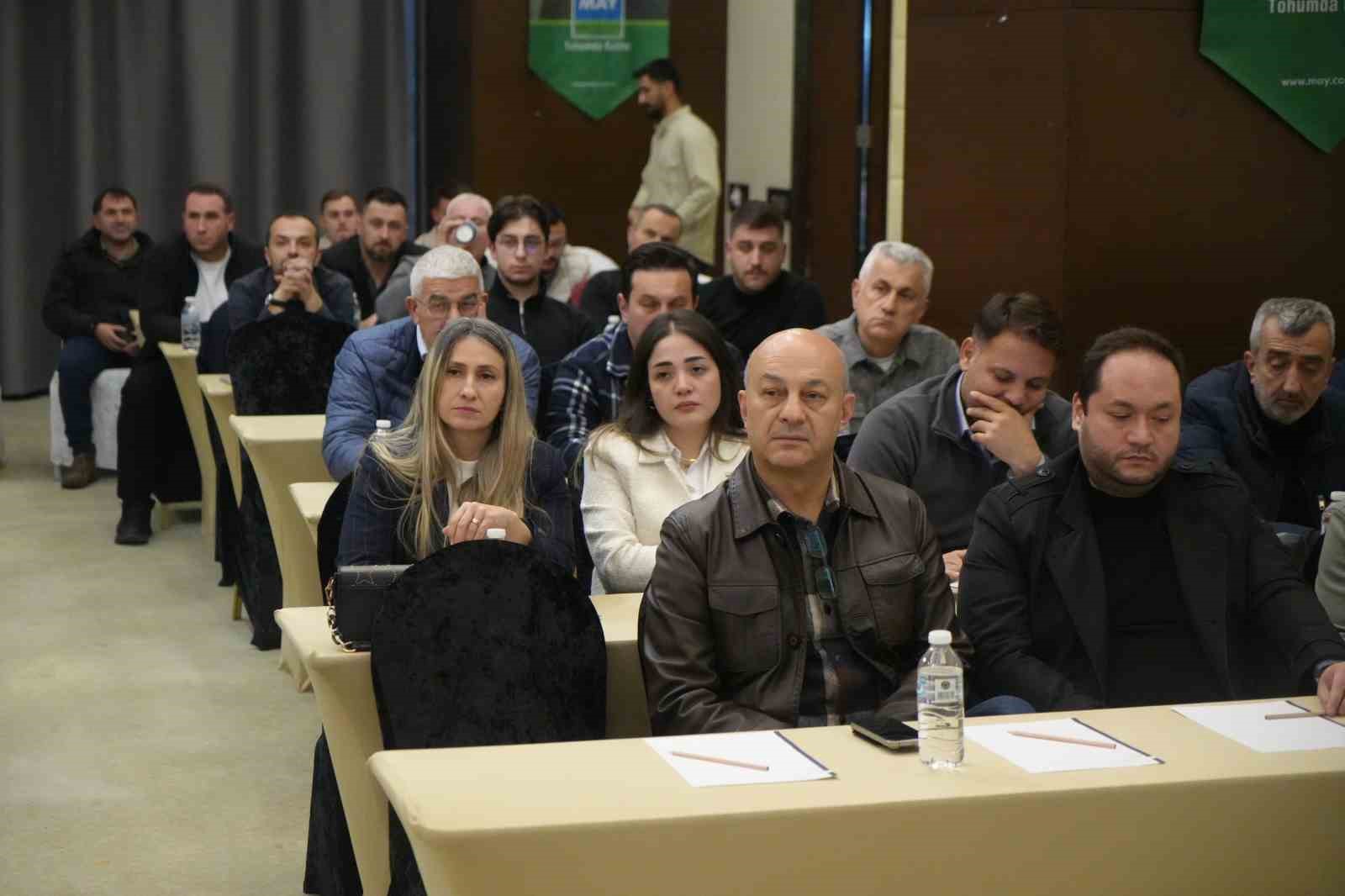 Dünyanın dört bir yanına tohum ihraç eden firmadan Samsun’da çiftçilere eğitim
Dünyanın dört bir yanına tohum ihraç eden firmadan Samsun’da çiftçilere eğitim