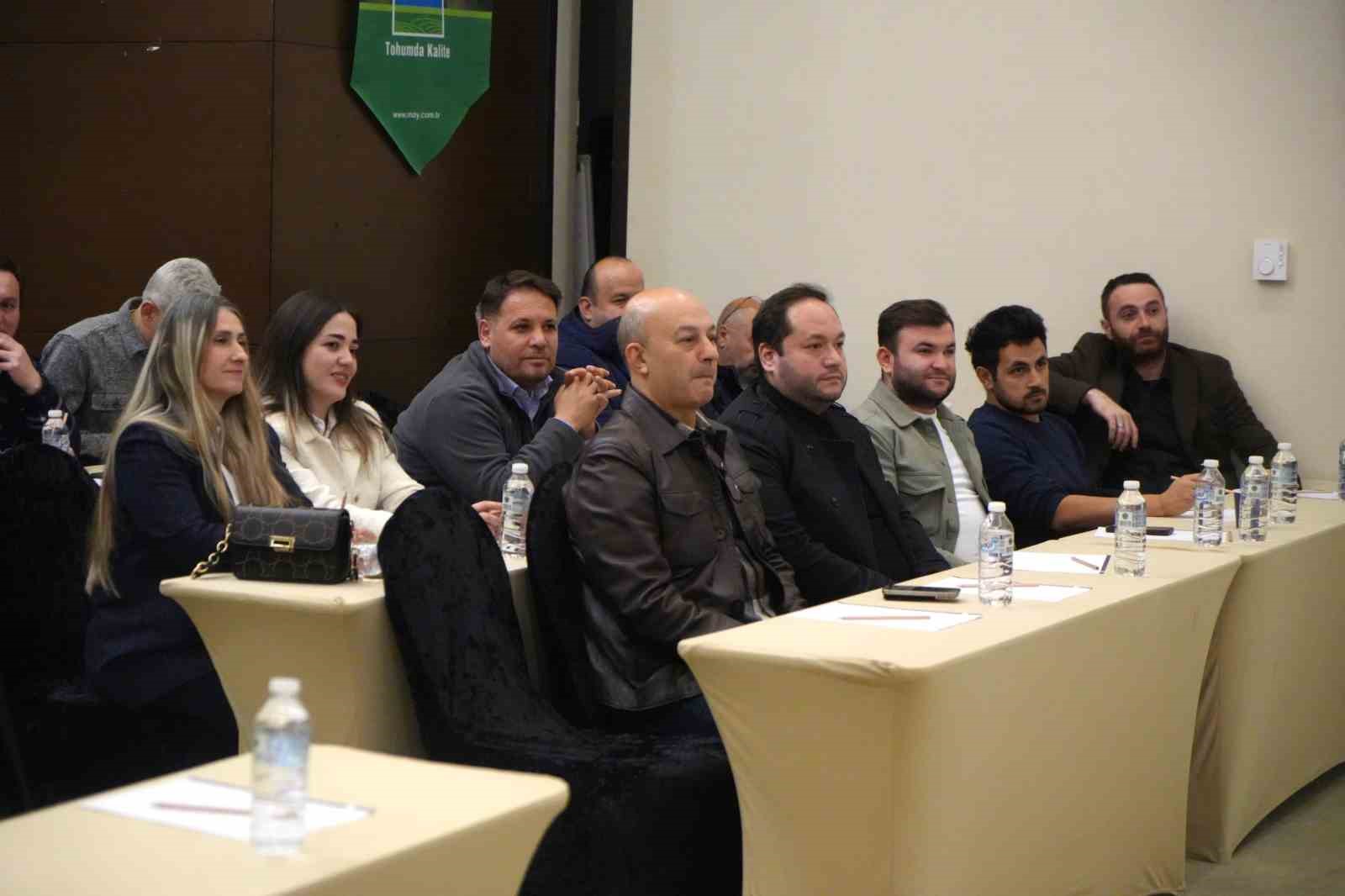 Dünyanın dört bir yanına tohum ihraç eden firmadan Samsun’da çiftçilere eğitim
Dünyanın dört bir yanına tohum ihraç eden firmadan Samsun’da çiftçilere eğitim