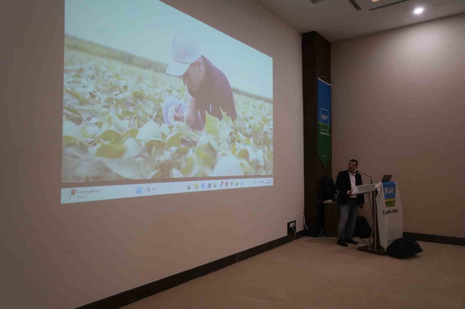 Dünyanın dört bir yanına tohum ihraç eden firmadan Samsun’da çiftçilere eğitim
Dünyanın dört bir yanına tohum ihraç eden firmadan Samsun’da çiftçilere eğitim