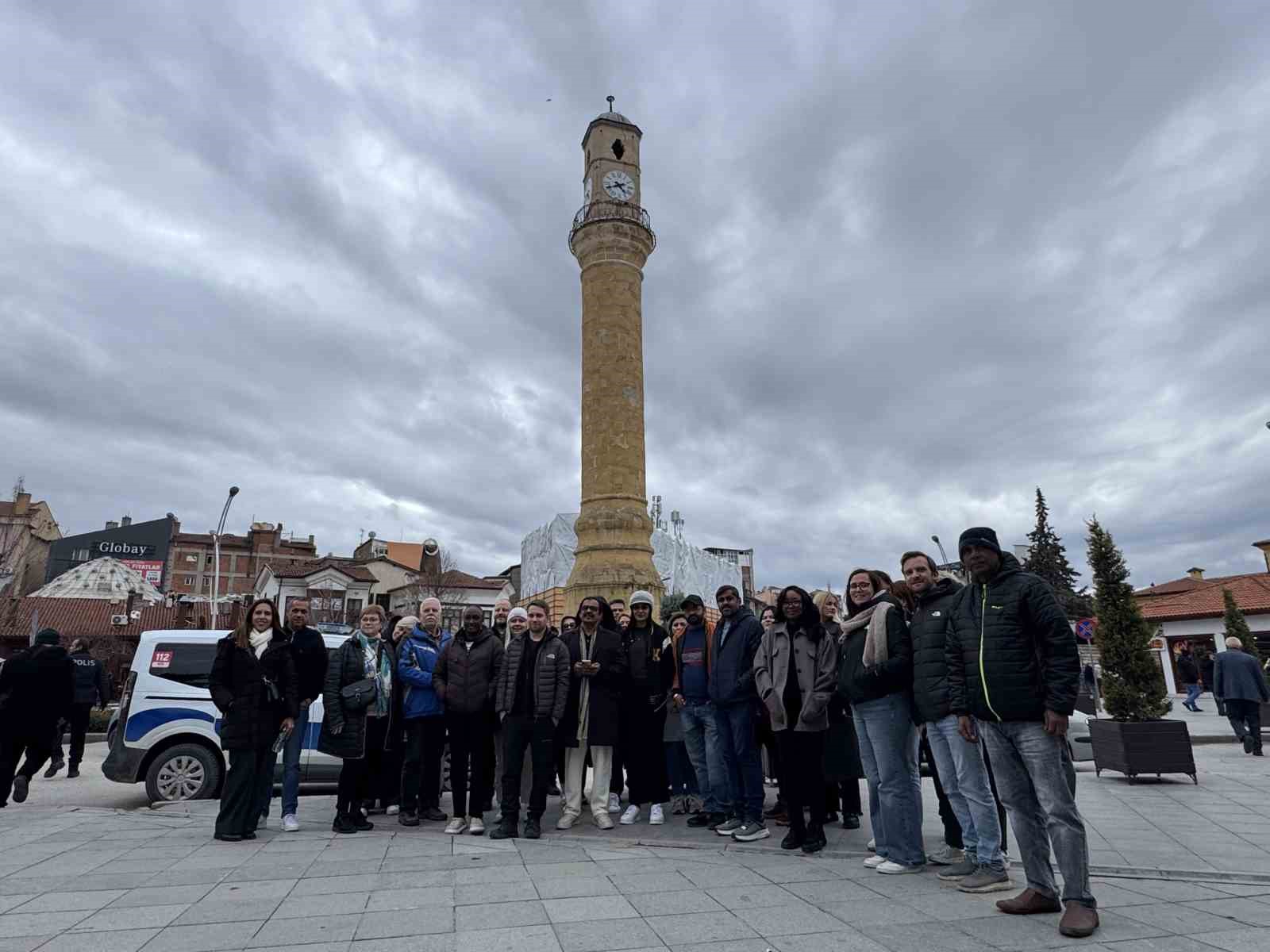 Dünyanın farklı ülkelerinden gelen turizm acente temsilcileri, Çorum’un tarihi mekanlarını gezdi
