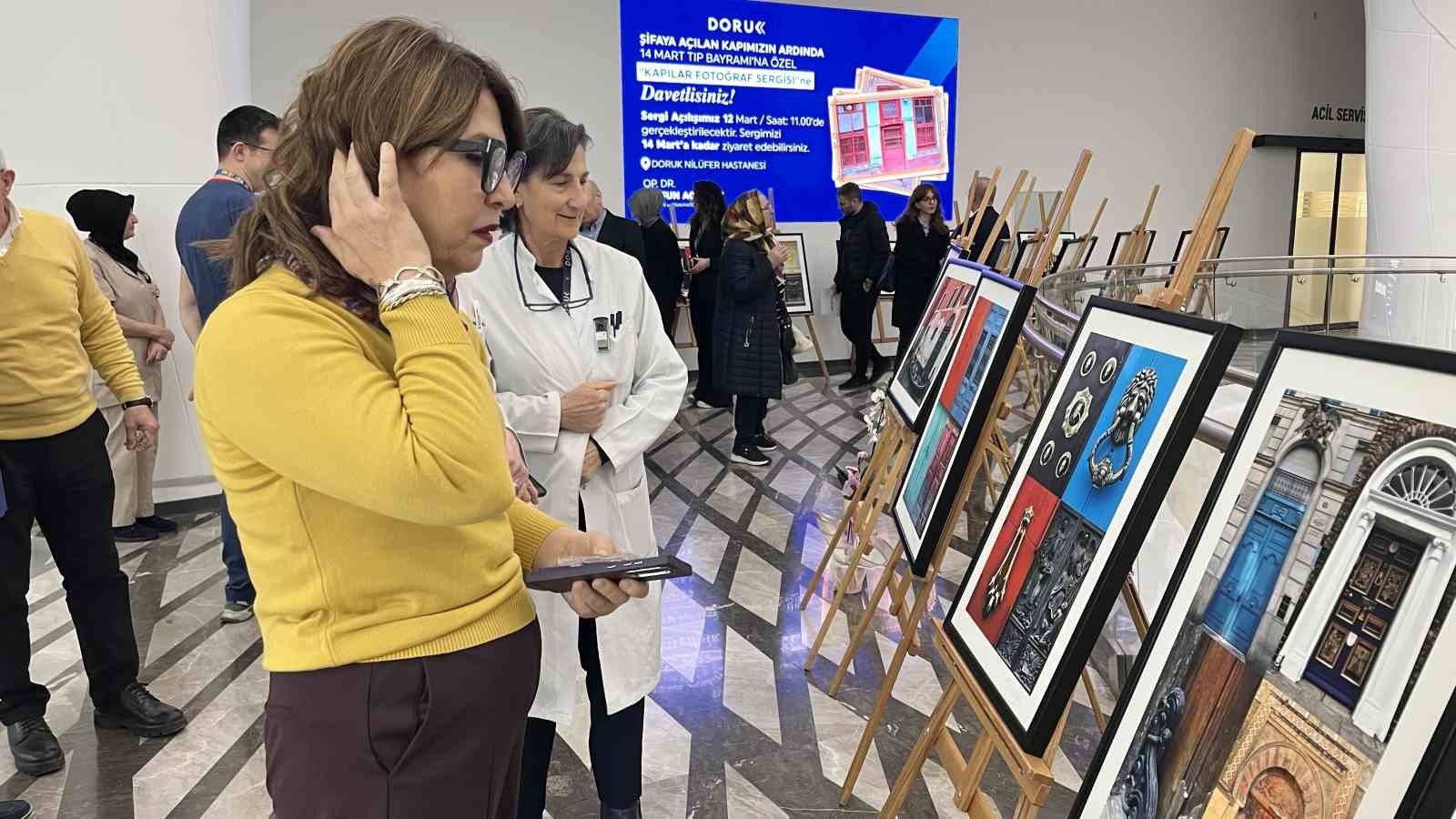 Dünyanın kapıları Bursa’daki hastanenin koridoruna açıldı
