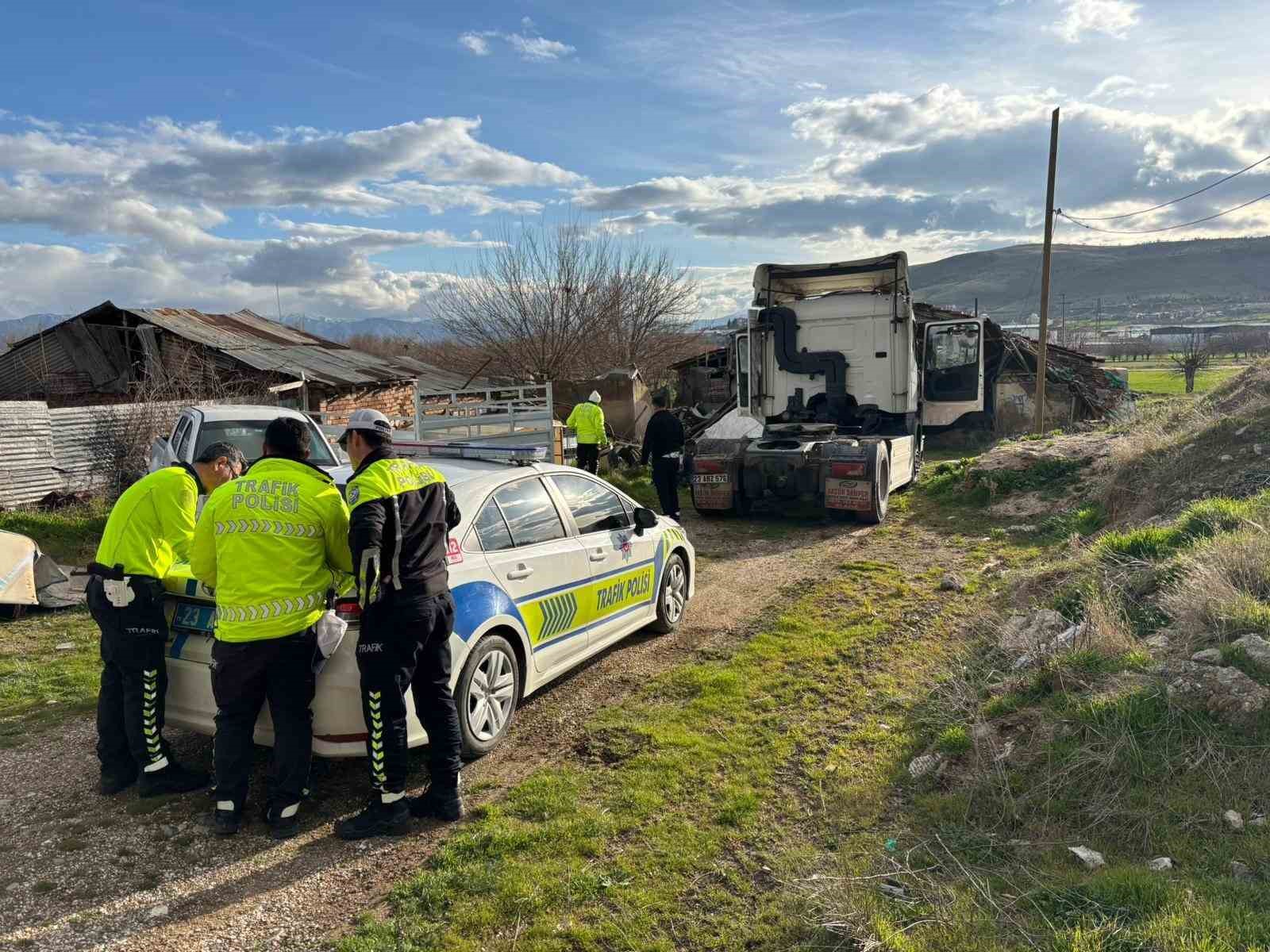 ’Dur’ ihtarına uymayan alkollü sürücüye 450 bin lira ceza
