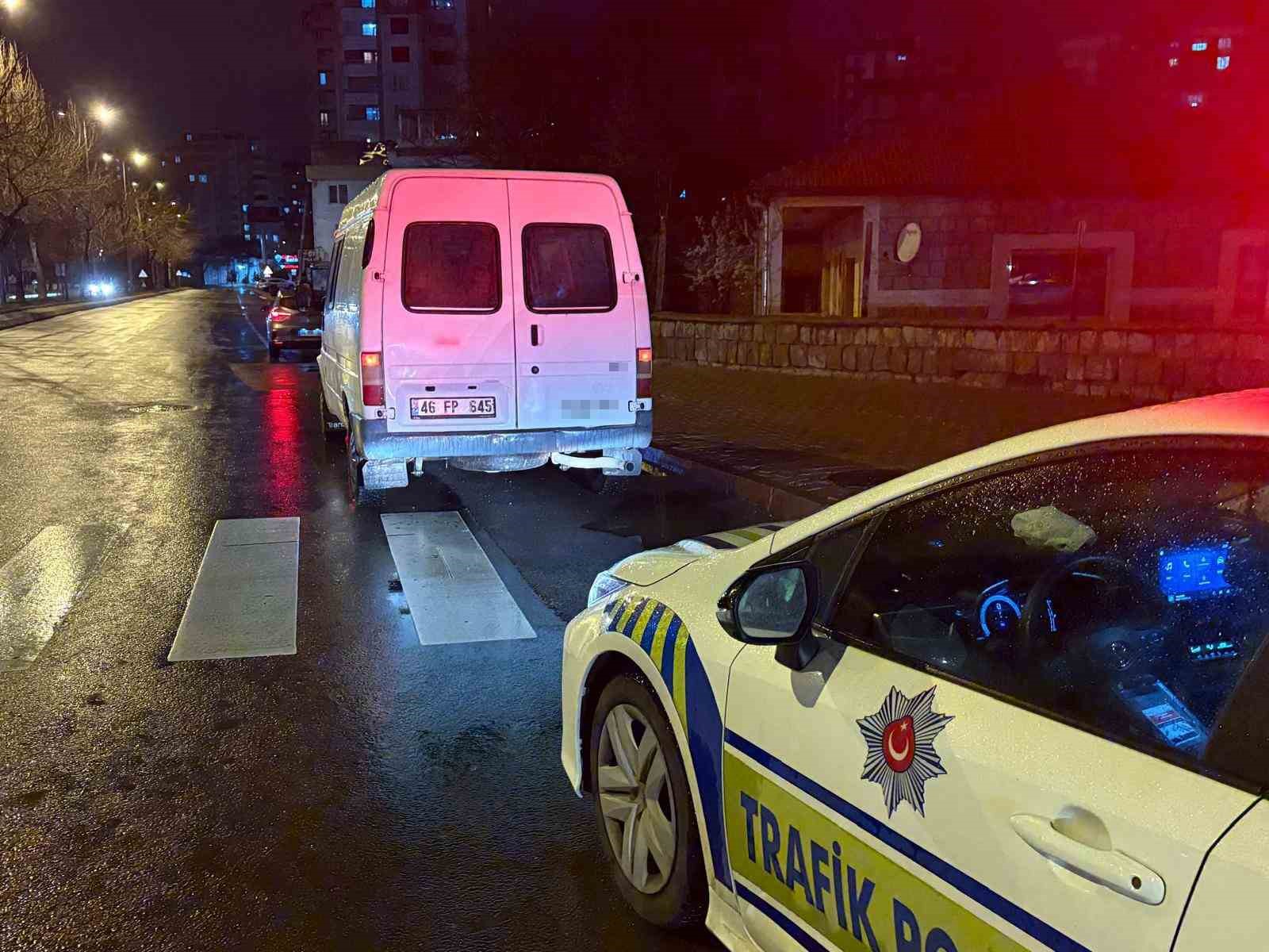 ’Dur’ ihtarına uymayan sürücü yaya olarak da kaçamadı: 450 bin TL ceza yazıldı
