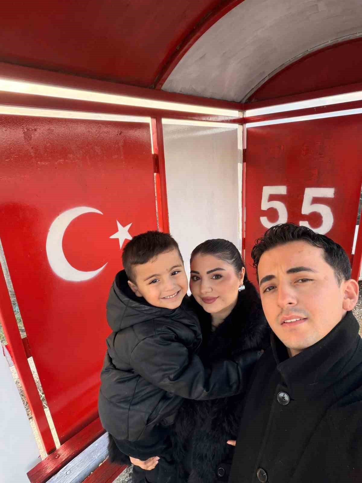 Duraklara kırmızı-beyaz dokunuş
