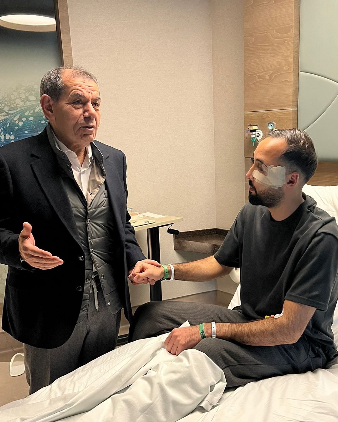 Dursun Özbek, İsa Doğan’ı hastanede ziyaret etti
