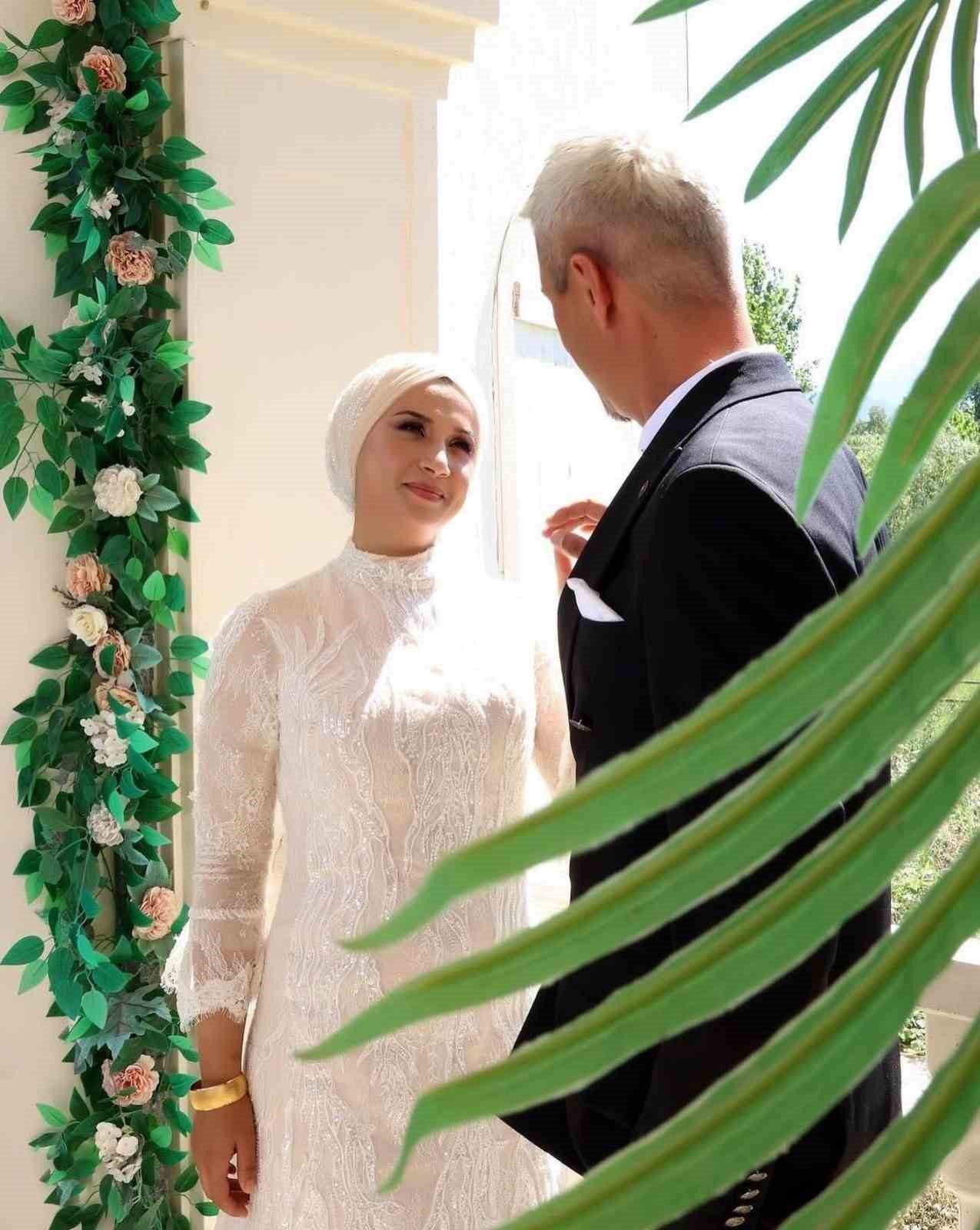 Duruşma sonrası aile konuştu: "Kardeşim yerinde rahat yatacak"
Duruşma sonrası aile konuştu: "Kardeşim yerinde rahat yatacak"