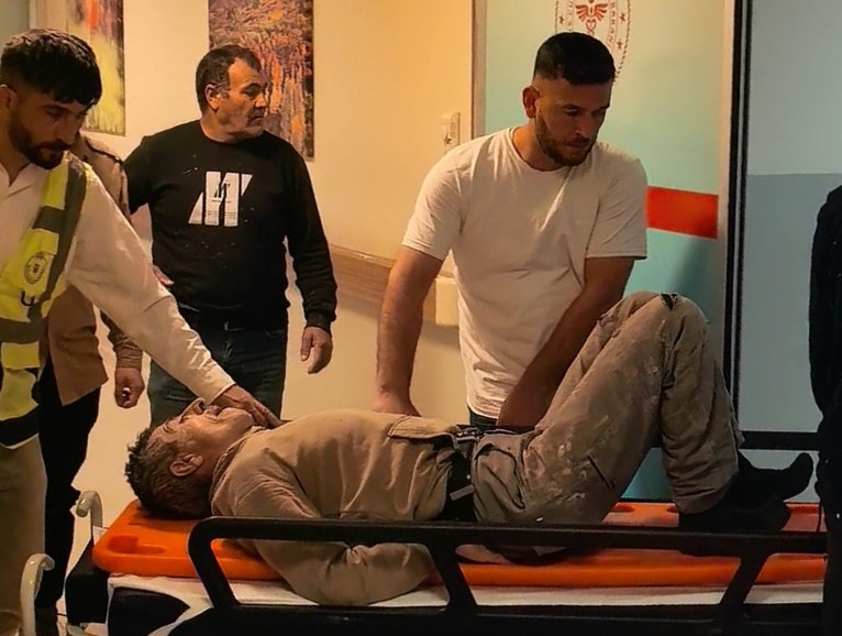 Duvardan düşen işçi yaralandı
