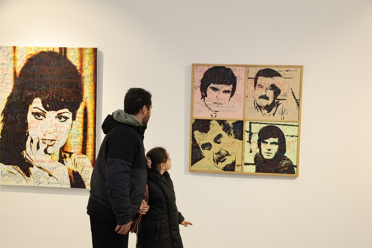 "DUVARLAR" sergisi Küçükçekmece’de sanatseverlerle buluştu
"DUVARLAR" sergisi Küçükçekmece’de sanatseverlerle buluştu