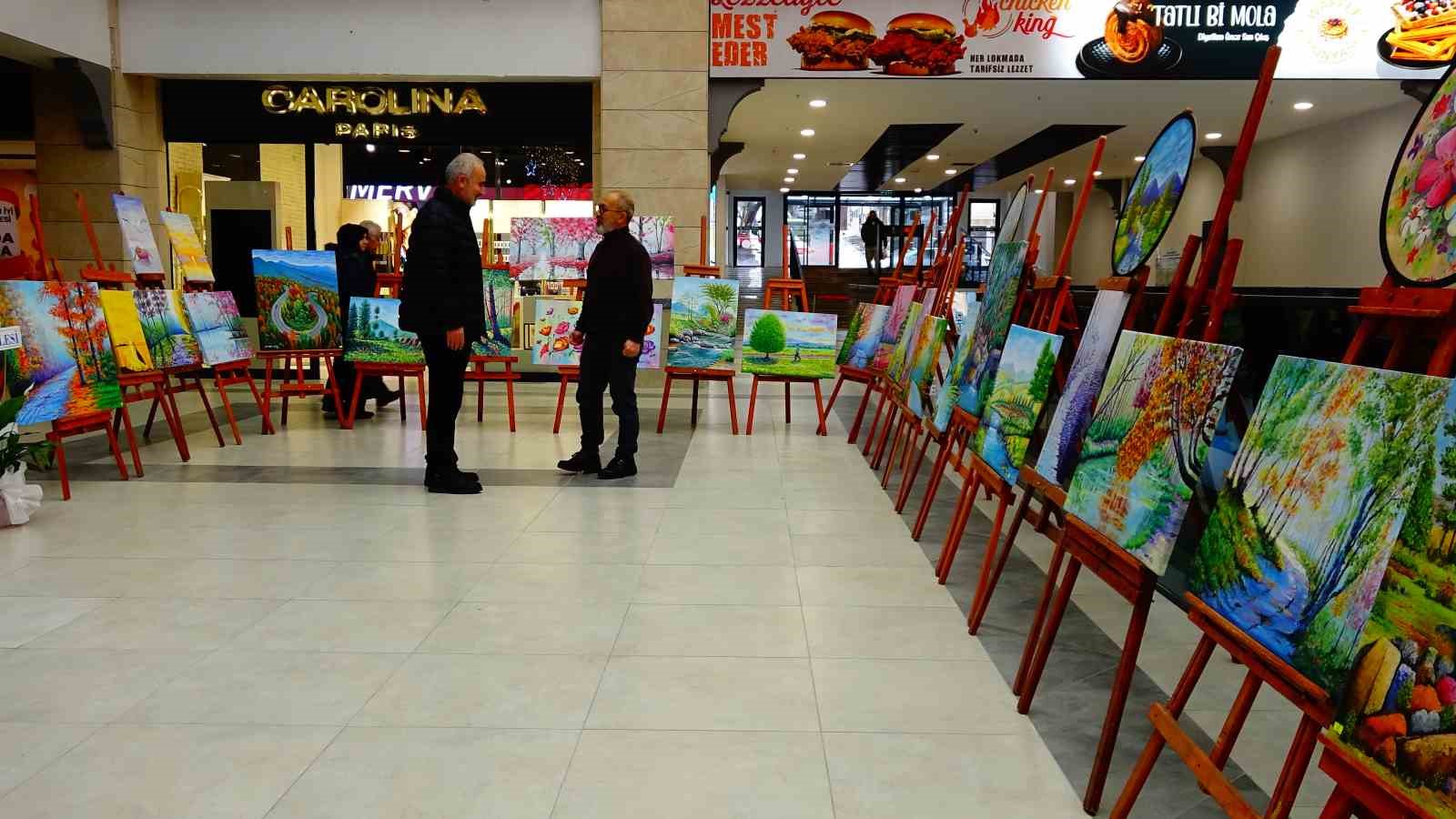 Duyguların tuvale yansıdığı sergi, sanatseverlerin izlenimleriyle sona erdi
