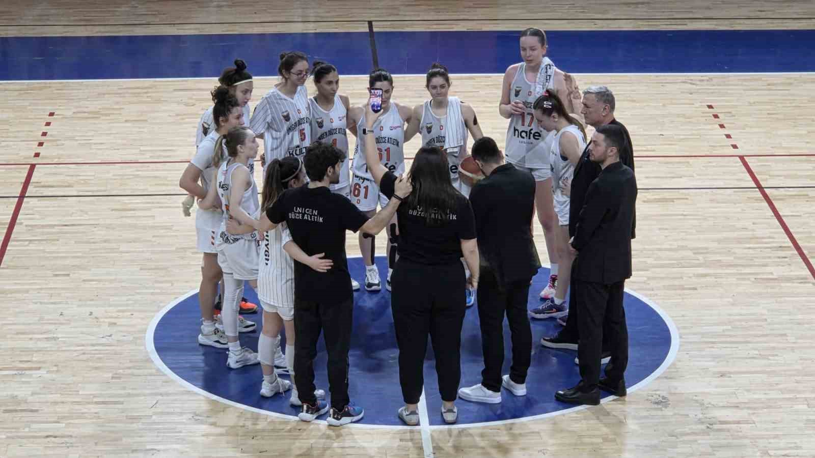 Düzce atletik bölgesel basketbolda çeyrek finale yükseldi

