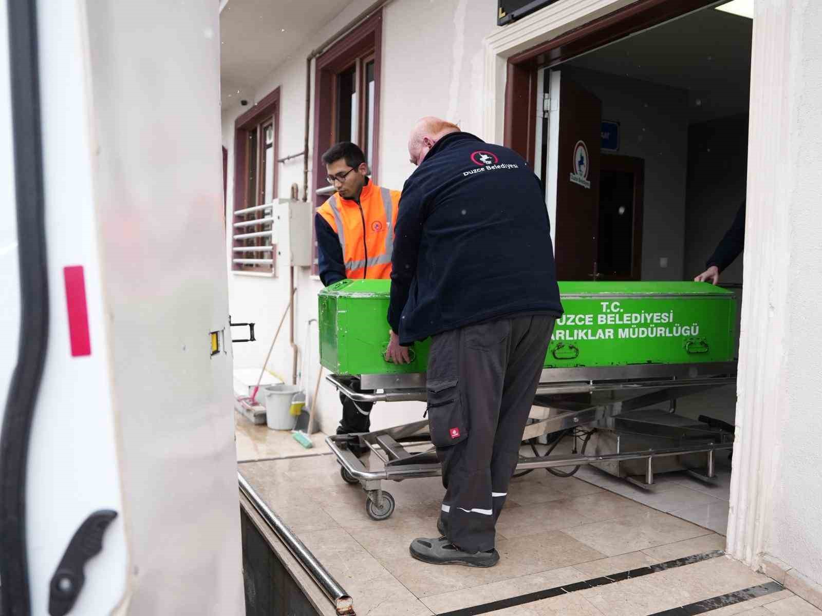 Düzce Belediyesi cenaze nakillerini uçakla ücretsiz yapacak
