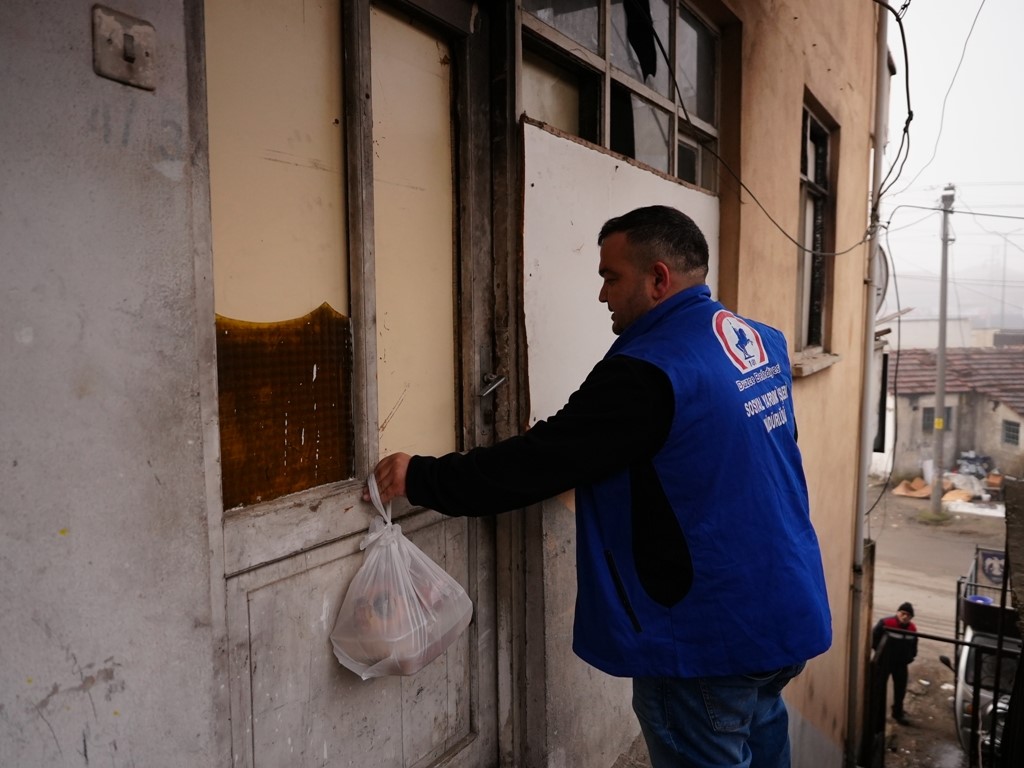 Düzce Belediyesi ihtiyaç sahiplerinin yanında oldu
