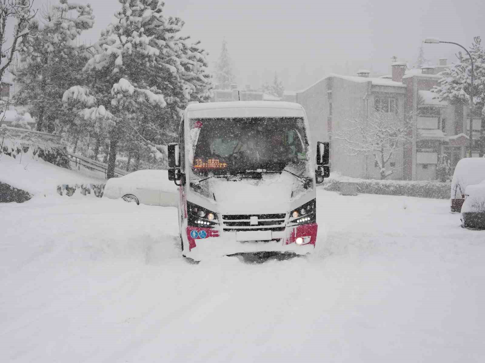 Düzce Belediyesi yolları açık tuttu ulaşım sekteye uğramadı
Düzce Belediyesi yolları açık tuttu ulaşım sekteye uğramadı