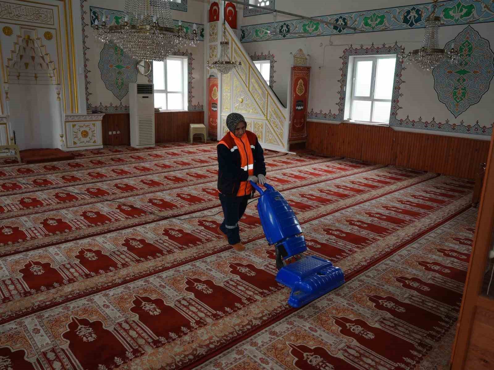 Düzce Belediyesi’nden bayram mesaisi
