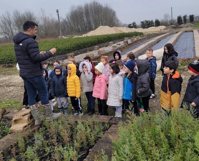 Düzce’ de minik eller büyük ormanlar oluşturmak için çalıştı
