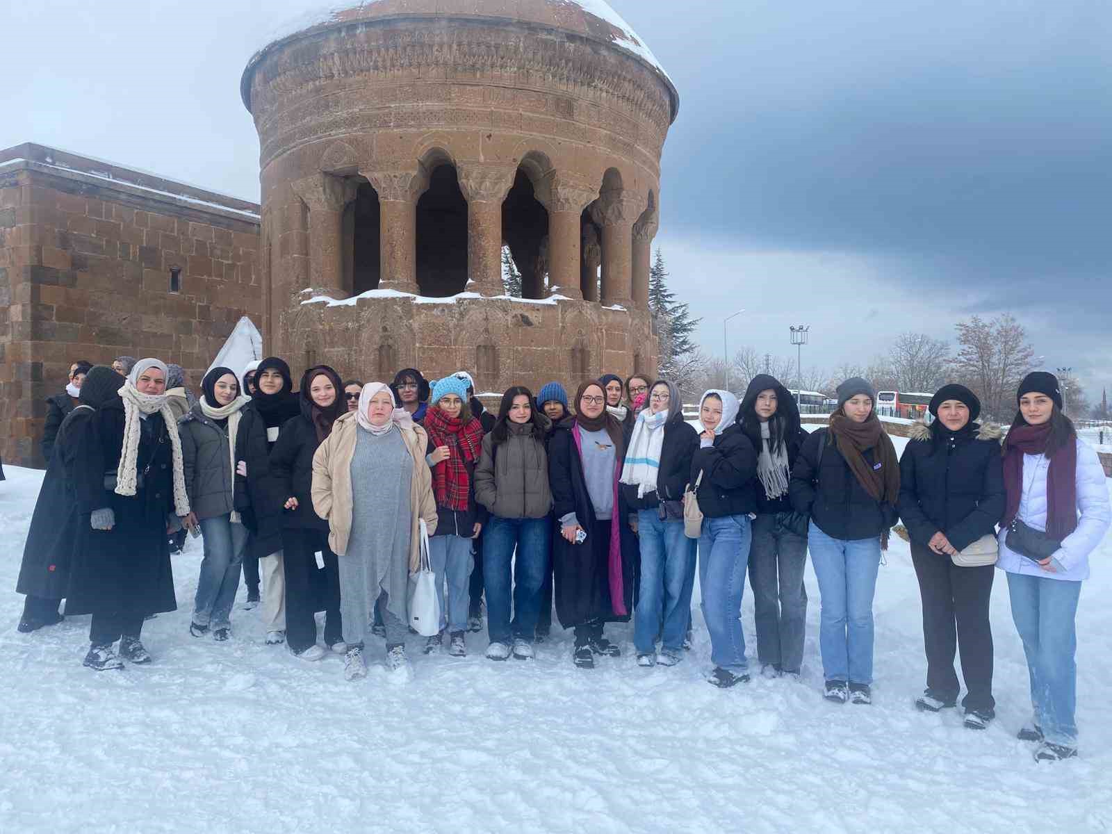 Düzce gençler medeniyet kampında
Düzce gençler medeniyet kampında